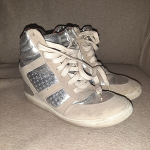 ✔️ Women's Wanted sneakers 8.5